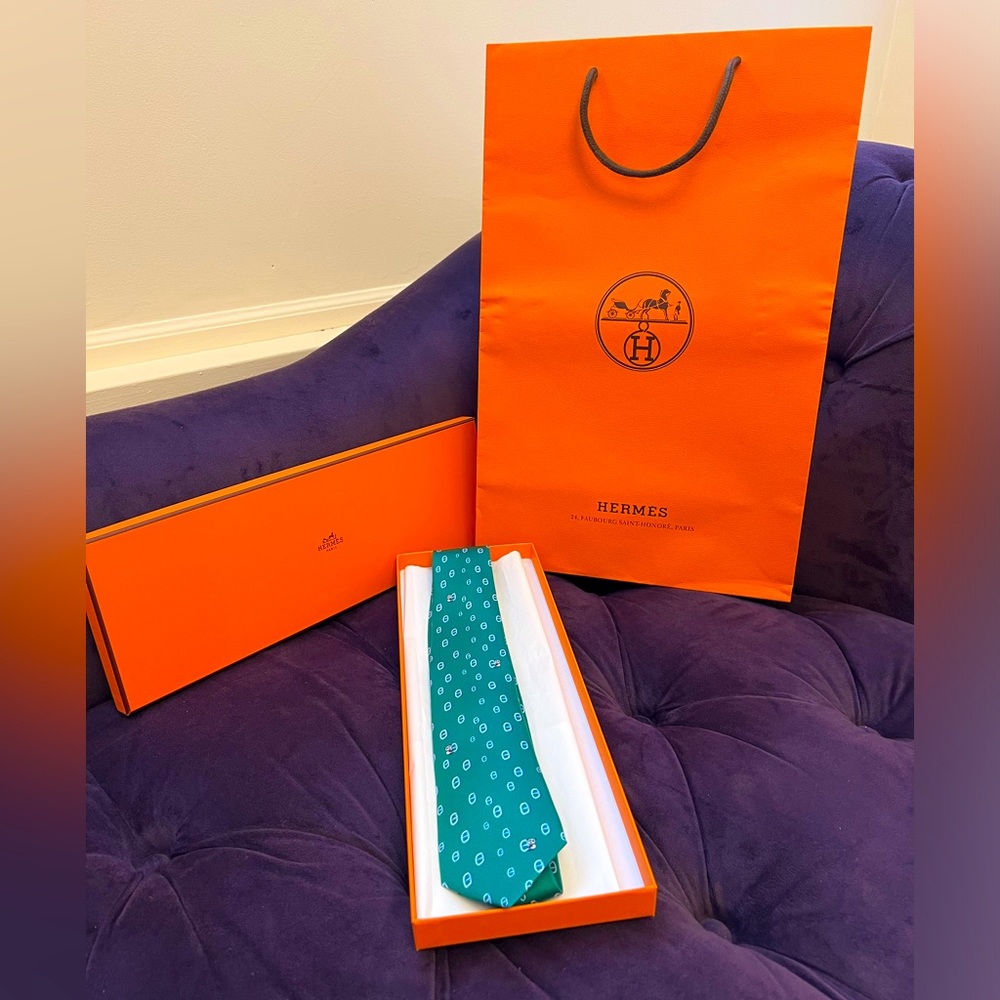 Hermes green tie with petit maillons and pandas. Box and bag included